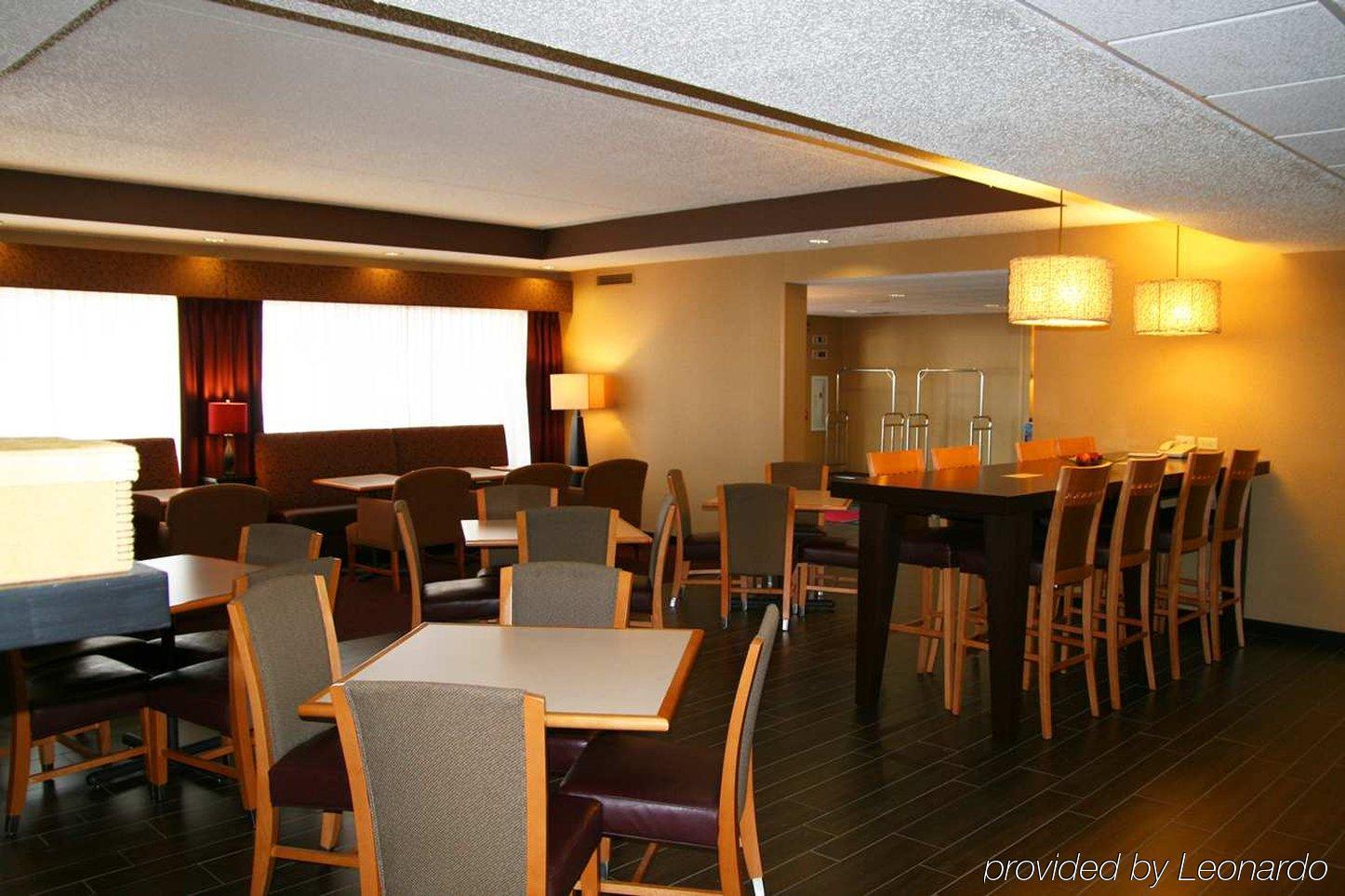 Spx Hotel Green Bay Restaurant photo